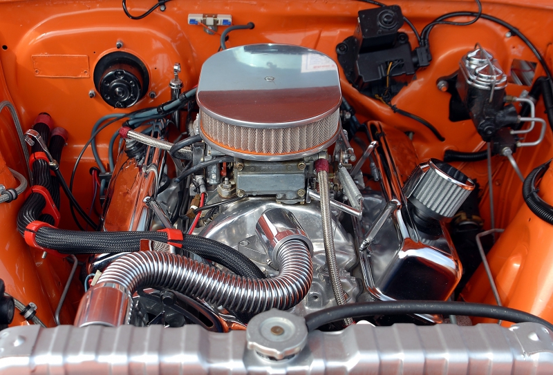 garagiste-ENTRAUNES-min_car-engine-1738309